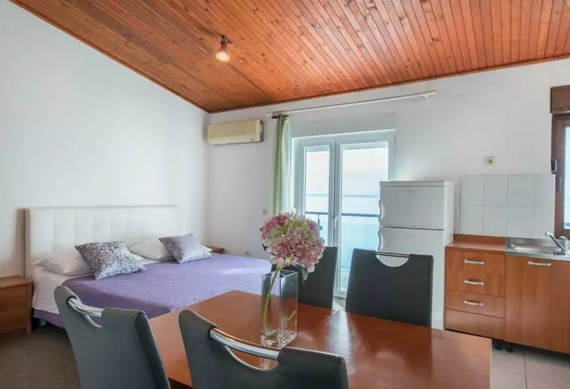 آپارتمان 1 خوابه با چشم‌انداز دریا, Beachfront Villa Mediteran