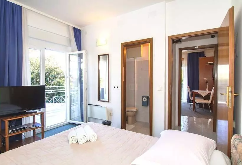 اتاق اکونومی, Beachfront Villa Mediteran