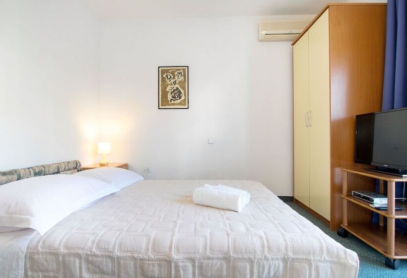 이코노미 룸, Beachfront Villa Mediteran