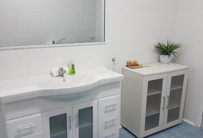 דירת חדר, Coppers Hill Private Accommodation