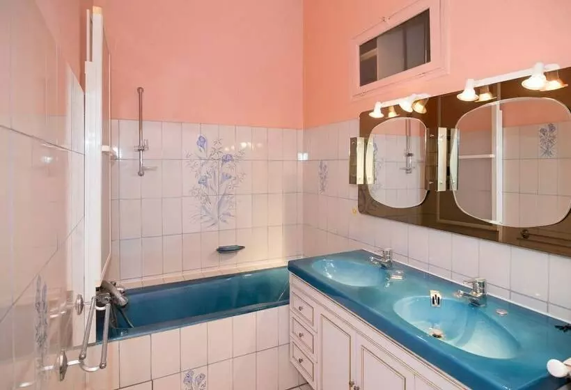 オーシャンビュースタンダードルーム, B&b Le Logis Du Mas