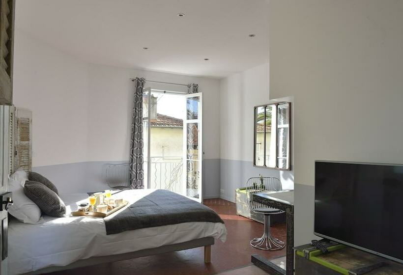 חדר סטנדרט לשלושה עם טרסה, B&b Villa Du Roc Fleuri