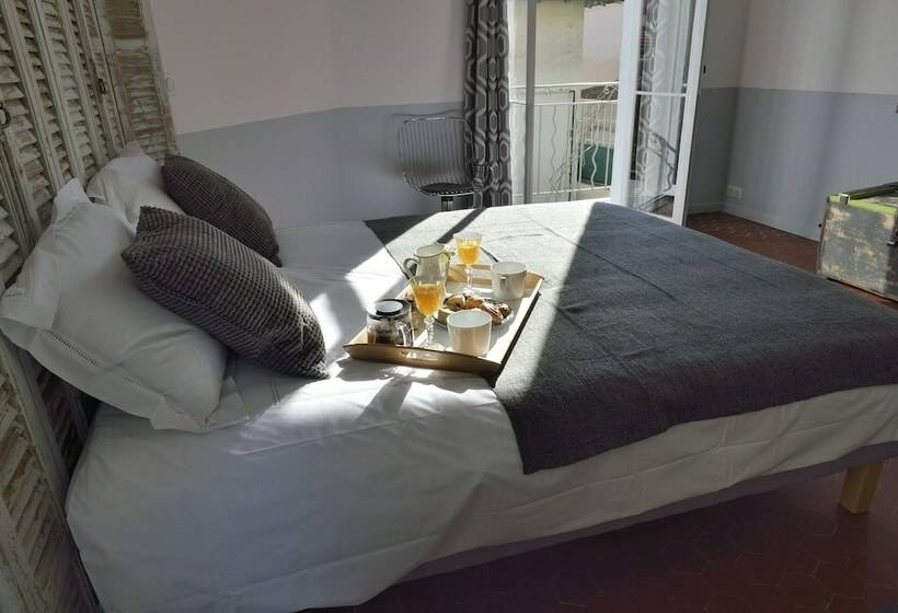 חדר סטנדרט לשלושה עם טרסה, B&b Villa Du Roc Fleuri