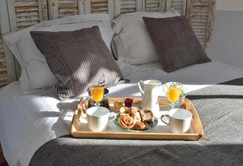 חדר סטנדרט לשלושה עם טרסה, B&b Villa Du Roc Fleuri