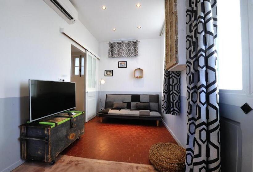 חדר סטנדרט לשלושה עם טרסה, B&b Villa Du Roc Fleuri