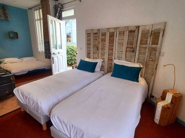 غرفة قياسية ثلاثية مزودة بتراس, B&b Villa Du Roc Fleuri