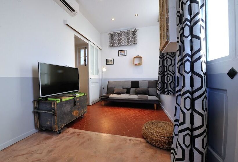 חדר סטנדרט לשלושה עם טרסה, B&b Villa Du Roc Fleuri