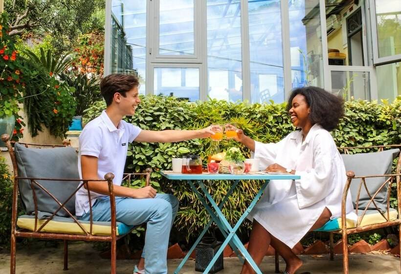 חדר סטנדרט לשלושה עם טרסה, B&b Villa Du Roc Fleuri