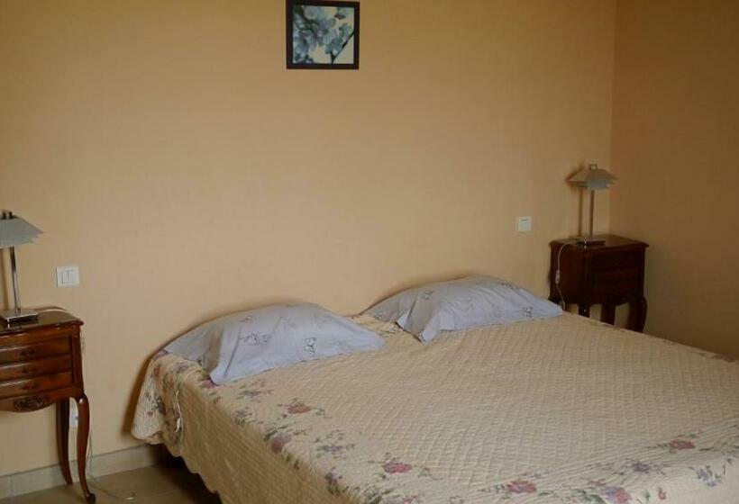 غرفة قياسية, Château De La Gabelle Férrassières