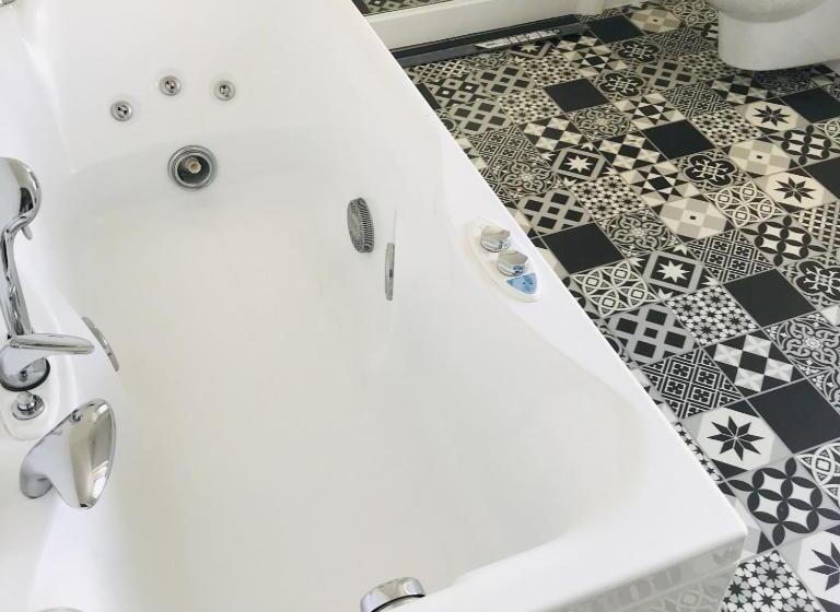 اتاق لوکس با بالکن, La Villa Côté Cour