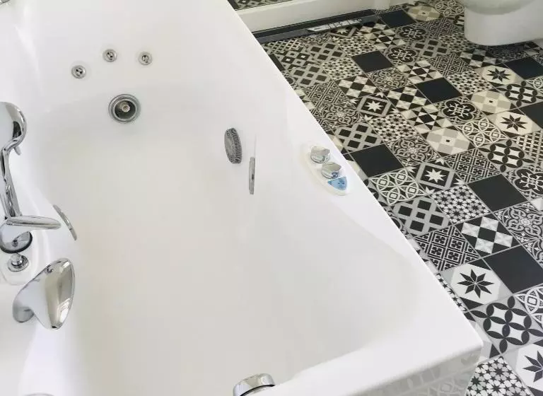 اتاق لوکس با بالکن, La Villa Côté Cour