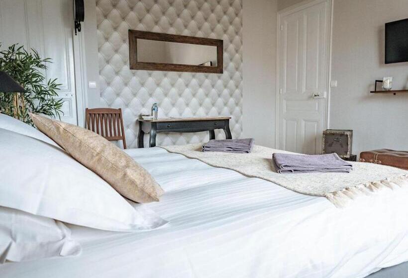 اتاق لوکس با بالکن, La Villa Côté Cour