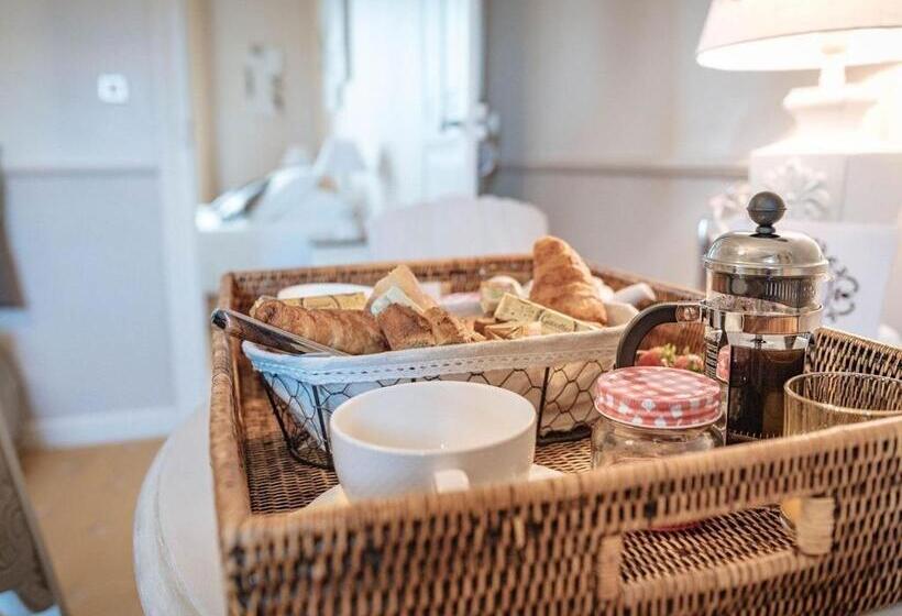 سوییت با چشمانداز باغ, La Villa Côté Cour