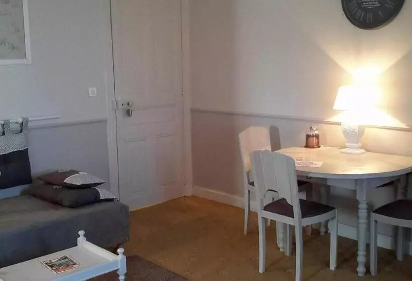 سوییت با چشم‌انداز باغ, La Villa Côté Cour