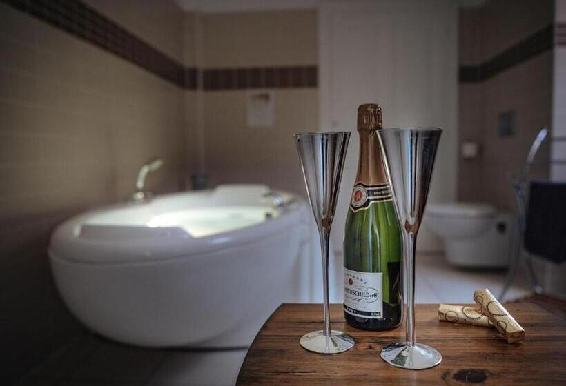 سوییت با چشمانداز باغ, La Villa Côté Cour