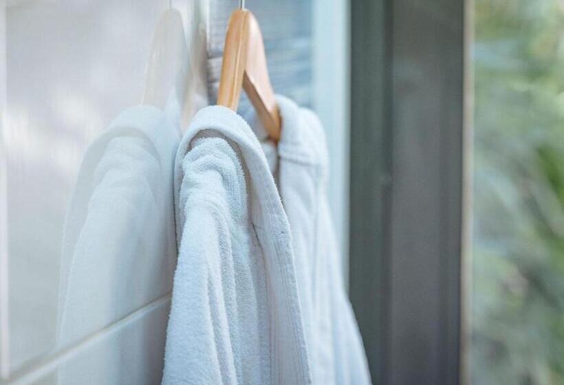 اتاق لوکس, La Villa Côté Cour