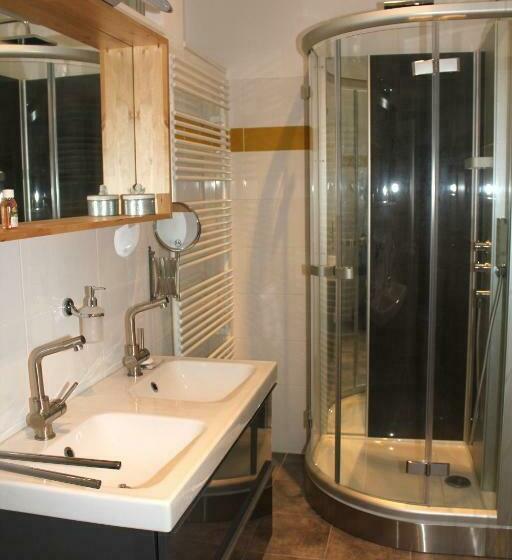 Номер Стандарт Вид на Горы, L'enclos Des Jacobins