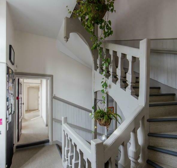 غرفة قياسية فردية, Au Fin Gourmet