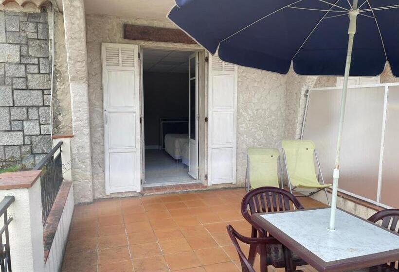 バルコニー付きスタンダードトリプルルーム, La Vigneraie