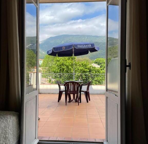 バルコニー付きスタンダードトリプルルーム, La Vigneraie