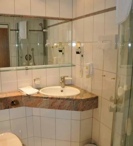 Standard Yhden Hengen Huone, Kammerer