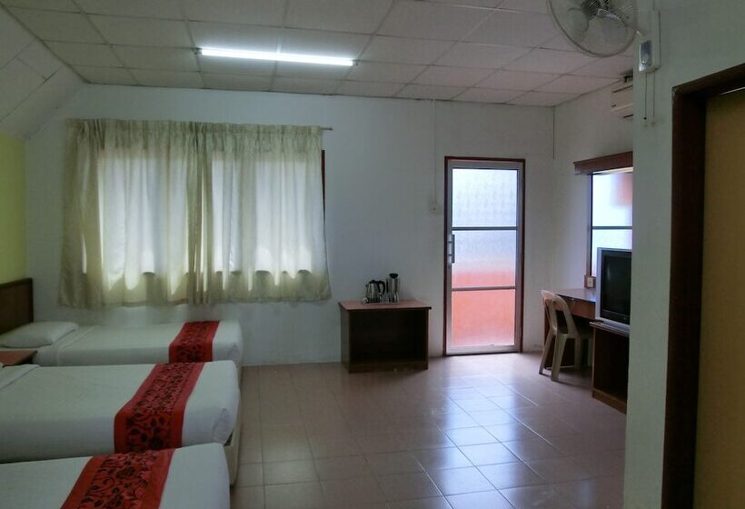 غرفة عائلية, K T Beach Resort