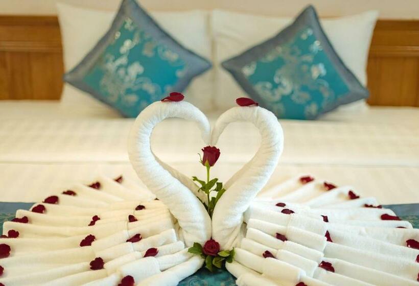 سوئیت پریمیوم, Lam Giang