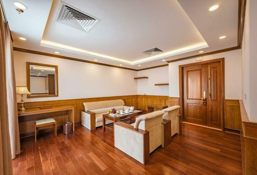 سوئیت پریمیوم, Lam Giang