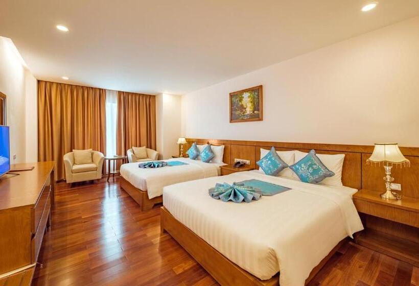 اتاق خانوادگی, Lam Giang