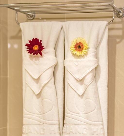 اتاق خانوادگی, Lam Giang