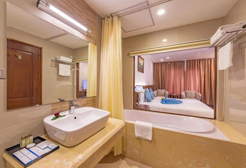 اتاق لوکس, Lam Giang