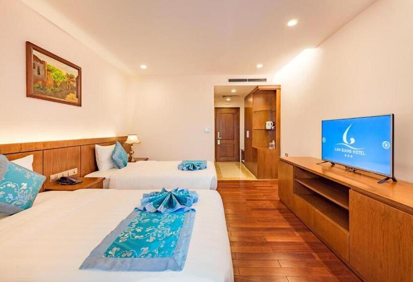 اتاق لوکس, Lam Giang