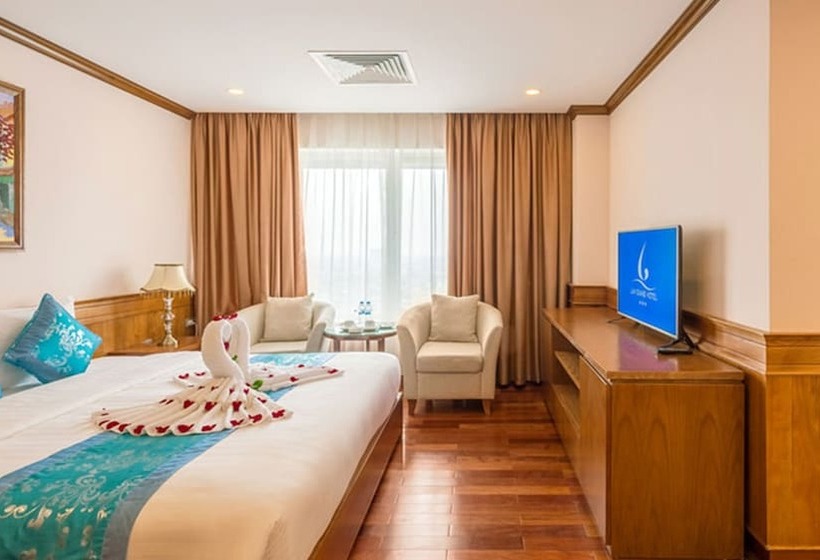 سوئیت پریمیوم, Lam Giang