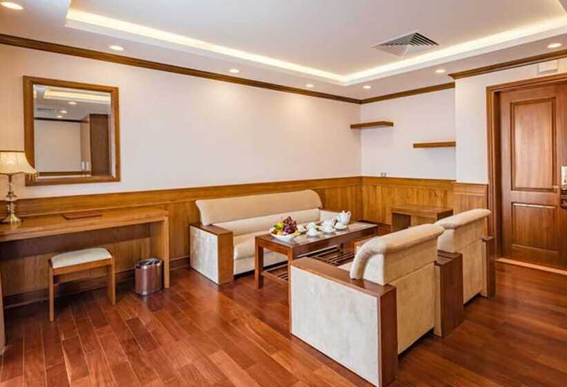 سوئیت پریمیوم, Lam Giang