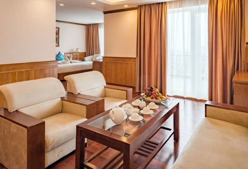 سوئیت پریمیوم, Lam Giang