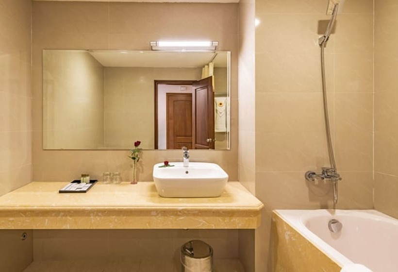 سوئیت پریمیوم, Lam Giang