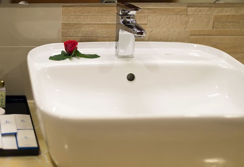 سوئیت پریمیوم, Lam Giang