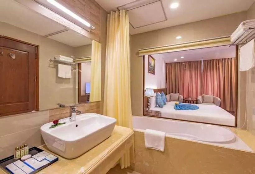 اتاق لوکس, Lam Giang