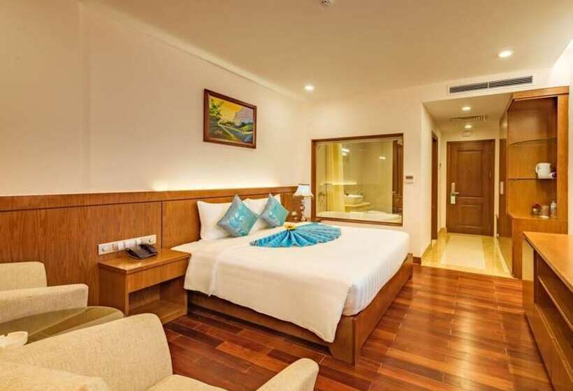 اتاق لوکس, Lam Giang