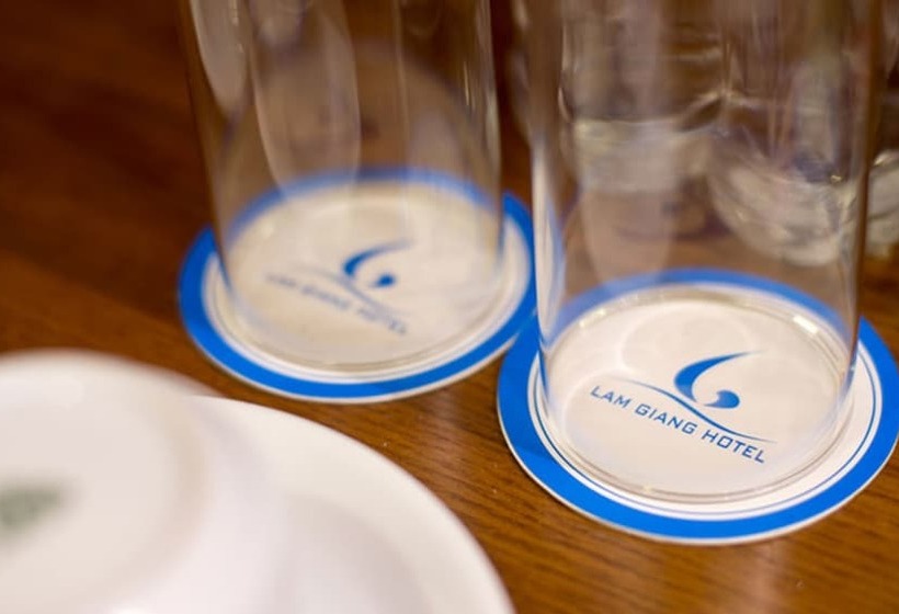 اتاق لوکس, Lam Giang
