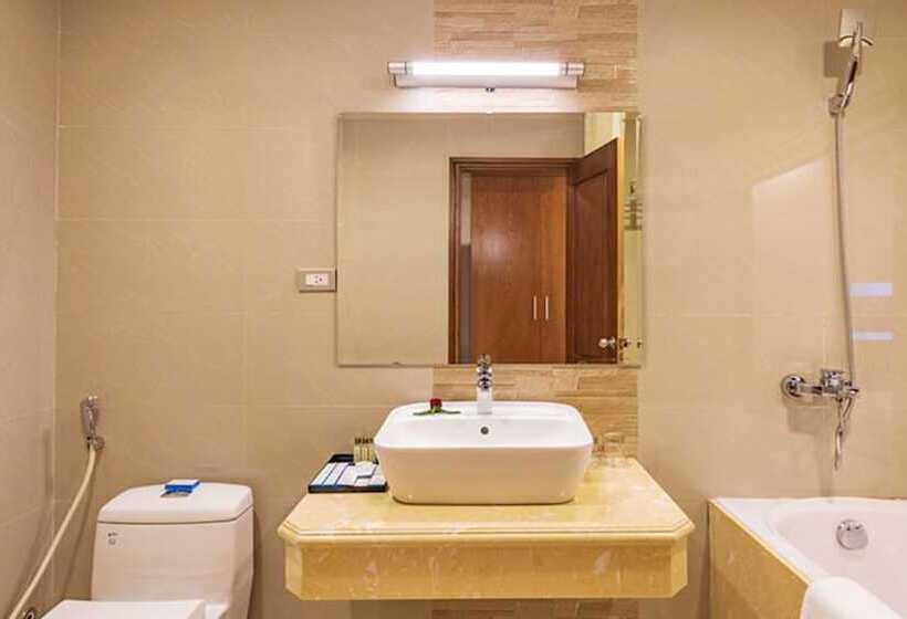 اتاق لوکس, Lam Giang