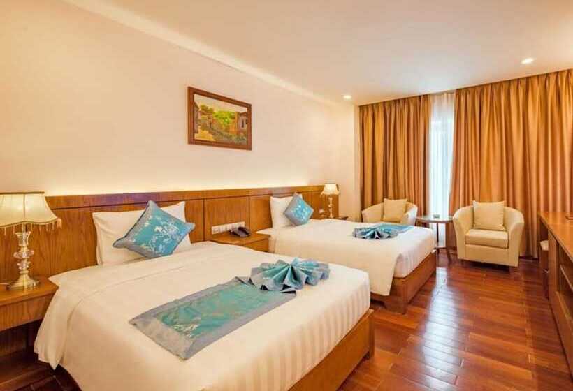 اتاق لوکس, Lam Giang