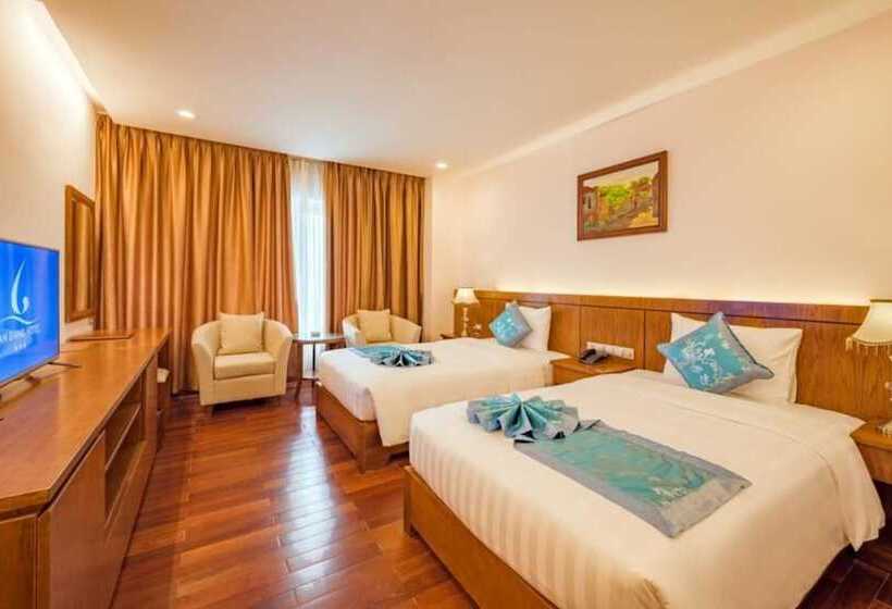 اتاق لوکس, Lam Giang