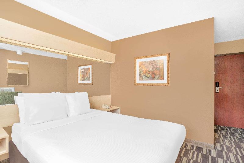 سوئیت پریمیوم, Lam Giang