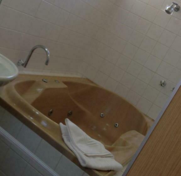 디럭스 자쿠지룸, Abel Tasman Waterfront Motel