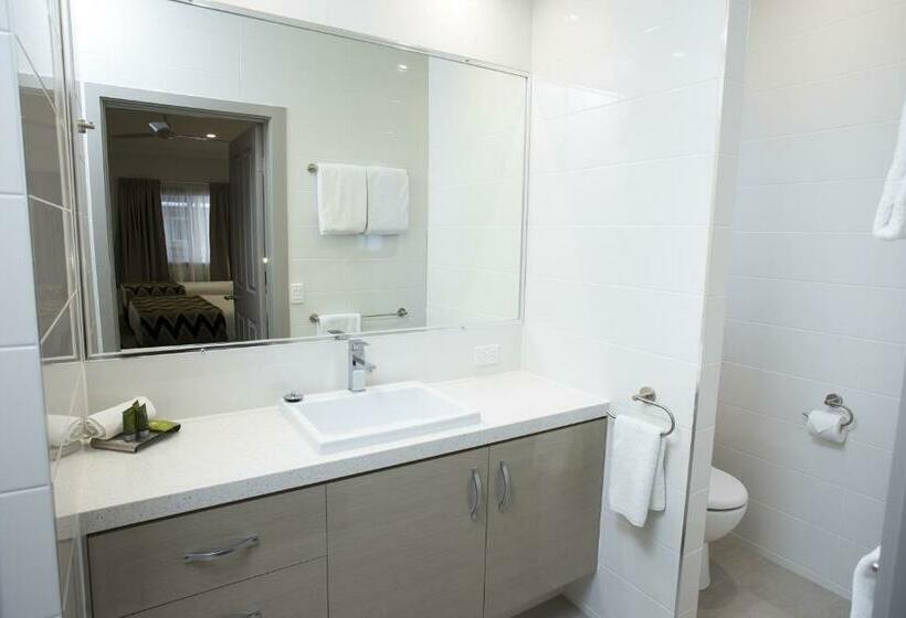 استودیوی استاندارد, Altitude Motel Apartments