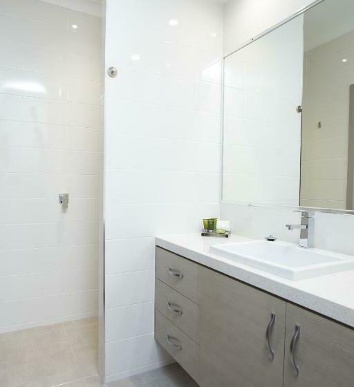استودیوی استاندارد, Altitude Motel Apartments