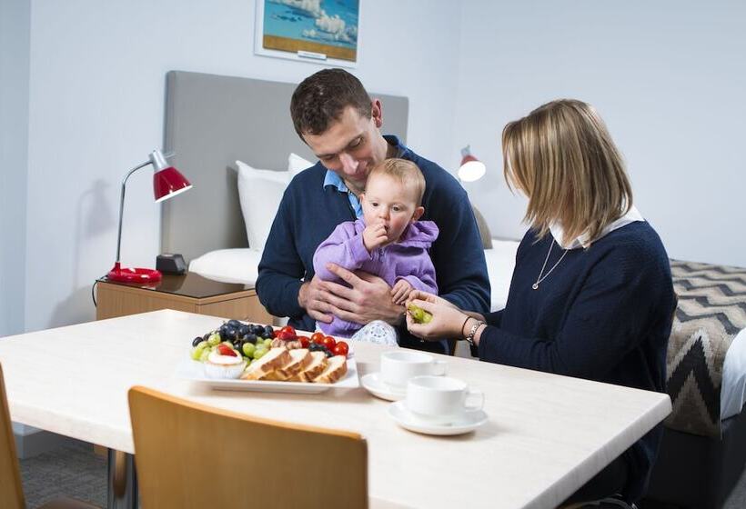 سوییت خانوادگی, Altitude Motel Apartments