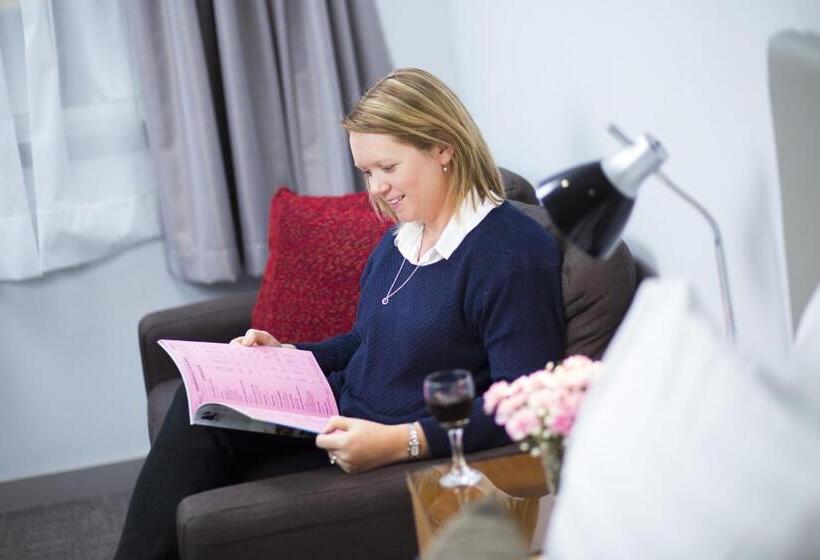 اتاق سوپریور با تخت بزرگ, Altitude Motel Apartments