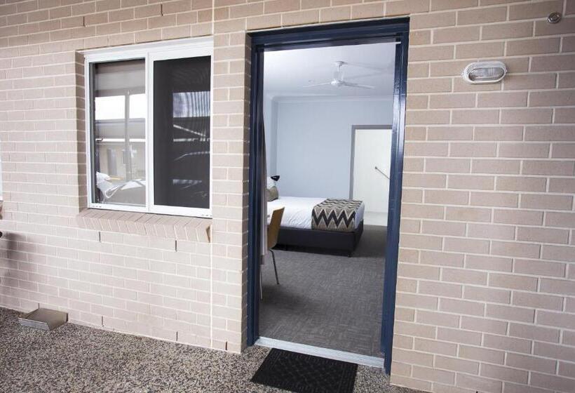 استودیوی استاندارد, Altitude Motel Apartments